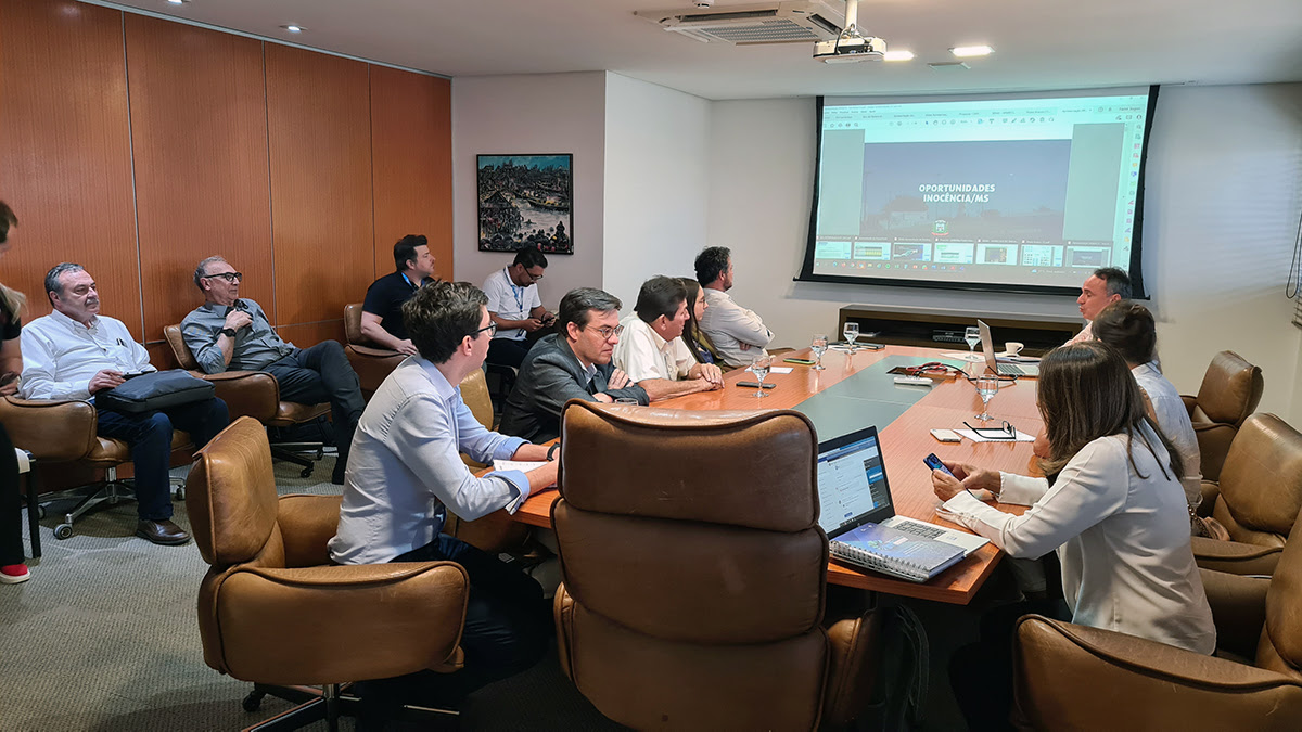 Fiems recebe Arauco e participa de planejamento estratégico para implantação de fábrica Fiems recebe Arauco e participa de planejamento estratégico para implantação de fábrica