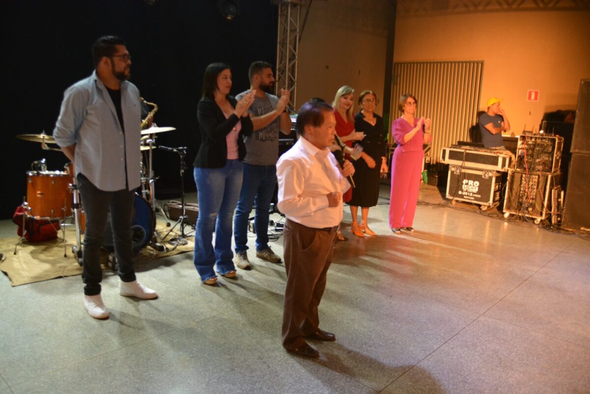 <strong>Com show da Banda Lilás, Bataguassu sediou 1º Encontro Regional da Melhor Idade</strong>