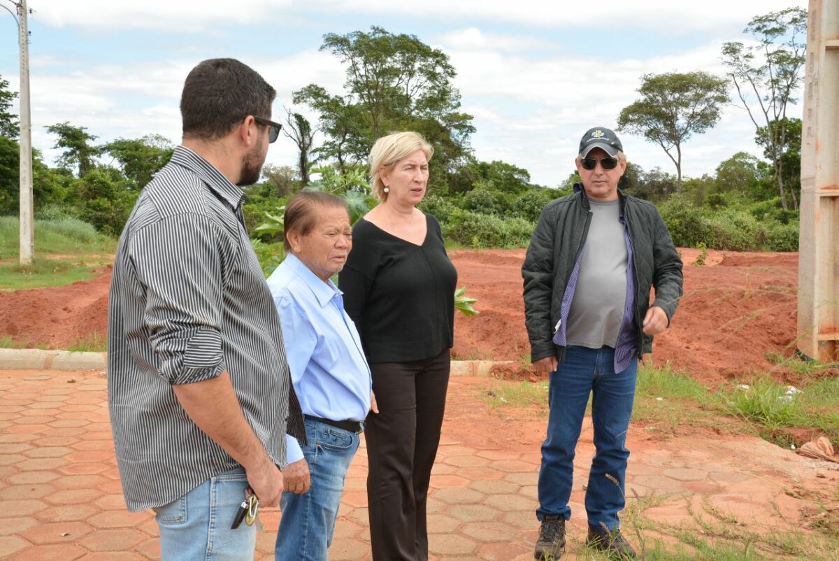 <strong>Em reunião, Akira e diretora da Agehab-MS e debatem sobre sequência do Programa Lote Urbanizado em Bataguassu</strong> <strong>Em reunião, Akira e diretora da Agehab-MS e debatem sobre sequência do Programa Lote Urbanizado em Bataguassu</strong>