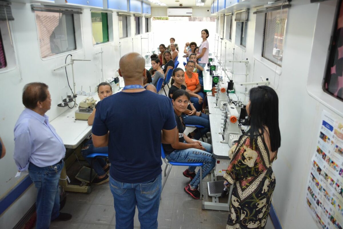 <strong>Carreta equipada do Programa Cidade Empreendedora traz curso de costura para a população de Bataguassu</strong> <strong>Carreta equipada do Programa Cidade Empreendedora traz curso de costura para a população de Bataguassu</strong>