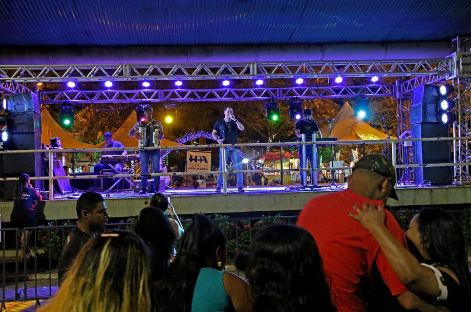 Com show de Tony e Wander e Grupo do Mato, Cultura encerra abertura das Festividades Natalinas Com show de Tony e Wander e Grupo do Mato, Cultura encerra abertura das Festividades Natalinas