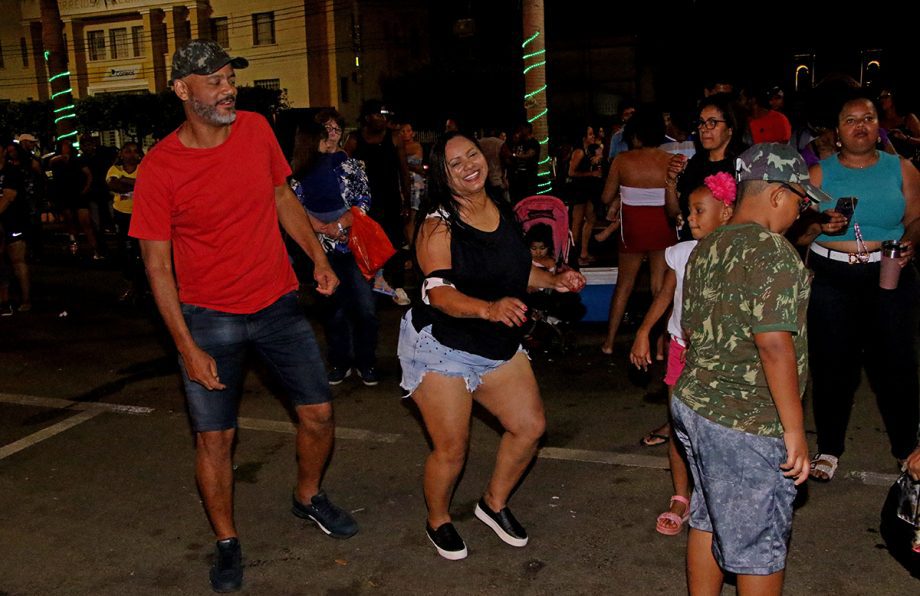 Com show de Tony e Wander e Grupo do Mato, Cultura encerra abertura das Festividades Natalinas Com show de Tony e Wander e Grupo do Mato, Cultura encerra abertura das Festividades Natalinas