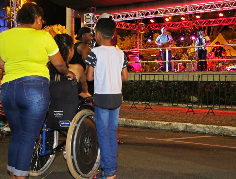 Com show de Tony e Wander e Grupo do Mato, Cultura encerra abertura das Festividades Natalinas Com show de Tony e Wander e Grupo do Mato, Cultura encerra abertura das Festividades Natalinas