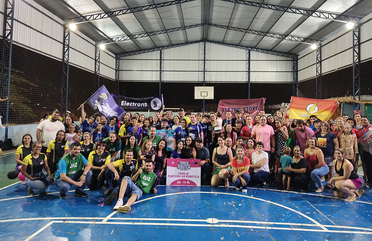 <strong>Equipe Eletric Storm é campeã do Torneio Interclasse de Robótica de Aparecida do Taboado</strong> <strong>Equipe Eletric Storm é campeã do Torneio Interclasse de Robótica de Aparecida do Taboado</strong>