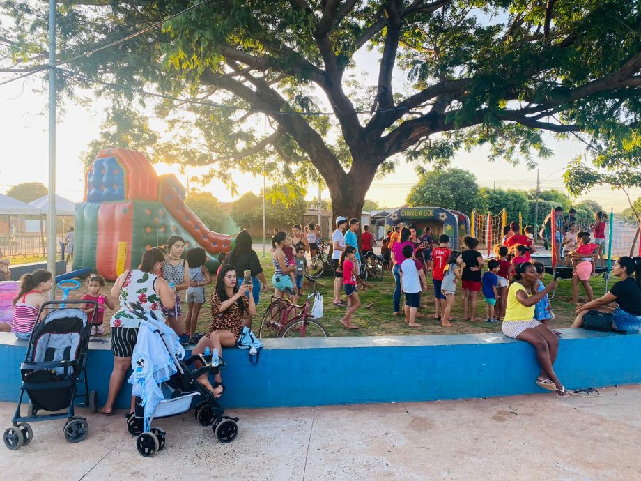 Famílias do bairro Vila Verde se divertiram com atrações do projeto “Vida na Praça”, confira as fotos Famílias do bairro Vila Verde se divertiram com atrações do projeto “Vida na Praça”, confira as fotos