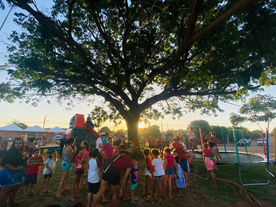 Famílias do bairro Vila Verde se divertiram com atrações do projeto “Vida na Praça”, confira as fotos Famílias do bairro Vila Verde se divertiram com atrações do projeto “Vida na Praça”, confira as fotos