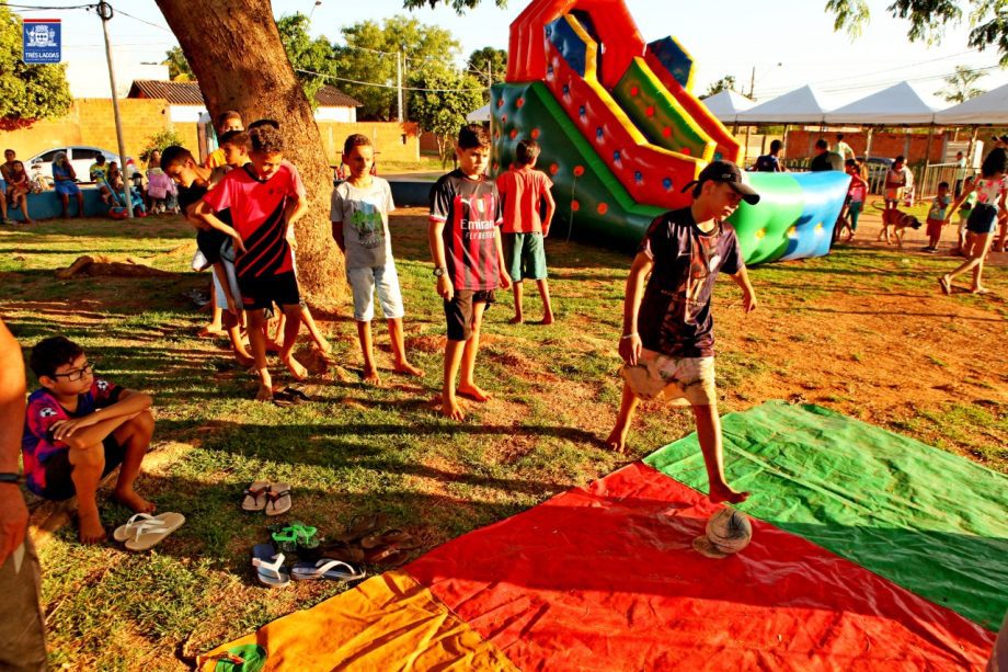 Famílias do bairro Vila Verde se divertiram com atrações do projeto “Vida na Praça”, confira as fotos Famílias do bairro Vila Verde se divertiram com atrações do projeto “Vida na Praça”, confira as fotos
