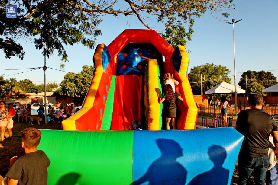 Famílias do bairro Vila Verde se divertiram com atrações do projeto “Vida na Praça”, confira as fotos Famílias do bairro Vila Verde se divertiram com atrações do projeto “Vida na Praça”, confira as fotos