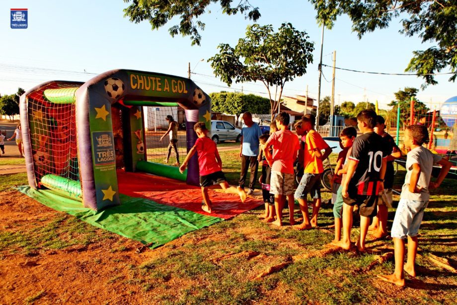 Famílias do bairro Vila Verde se divertiram com atrações do projeto “Vida na Praça”, confira as fotos Famílias do bairro Vila Verde se divertiram com atrações do projeto “Vida na Praça”, confira as fotos