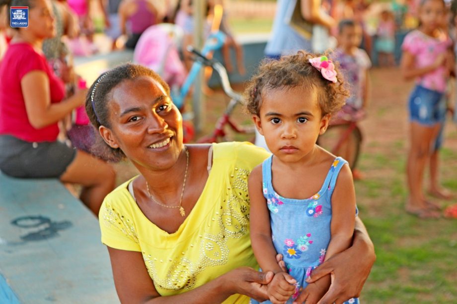 Famílias do bairro Vila Verde se divertiram com atrações do projeto “Vida na Praça”, confira as fotos Famílias do bairro Vila Verde se divertiram com atrações do projeto “Vida na Praça”, confira as fotos