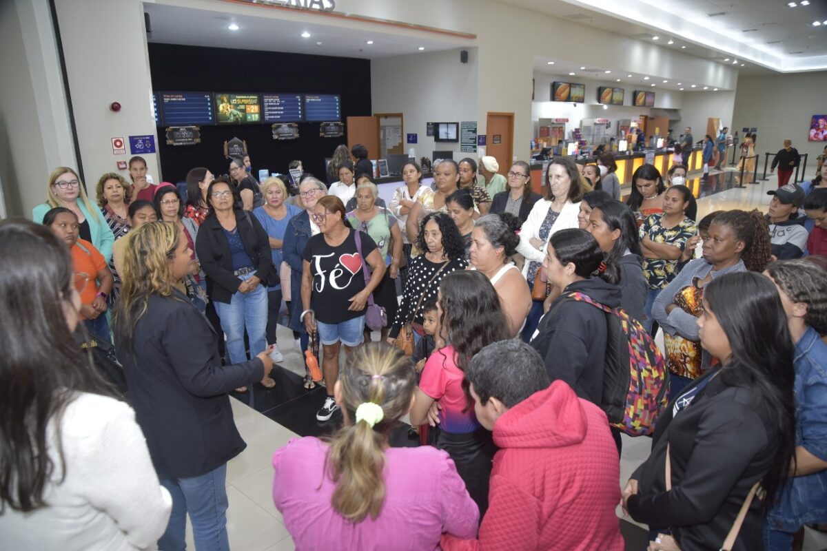 Ação inédita leva mulheres em situação de vulnerabilidade financeira ao cinema Ação inédita leva mulheres em situação de vulnerabilidade financeira ao cinema