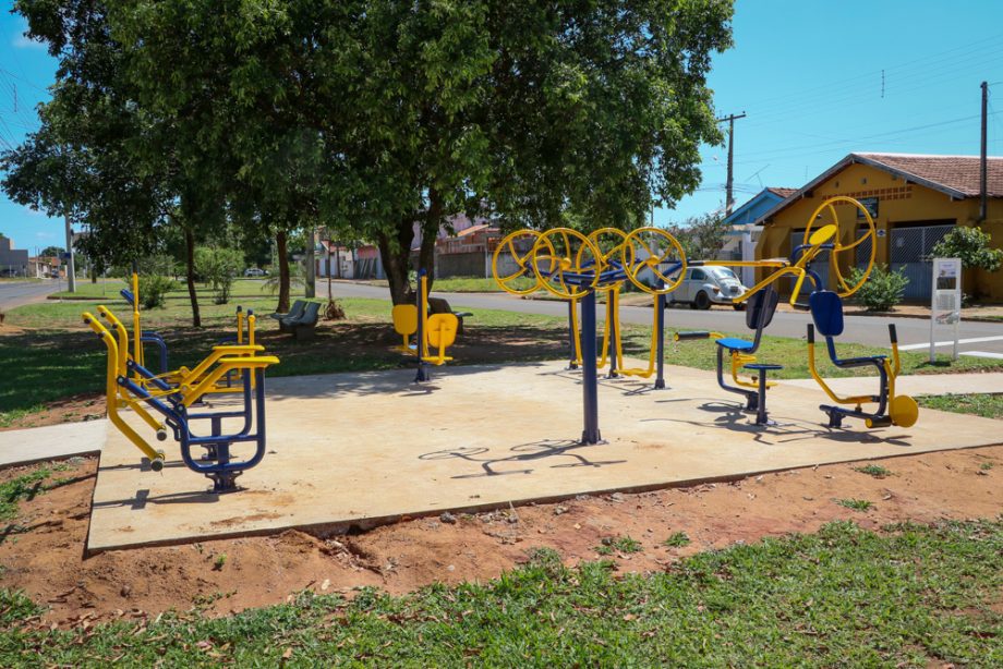 Moradores do bairro Vila Haro e Jardim das Oliveiras ganham academia ao ar livre Moradores do bairro Vila Haro e Jardim das Oliveiras ganham academia ao ar livre