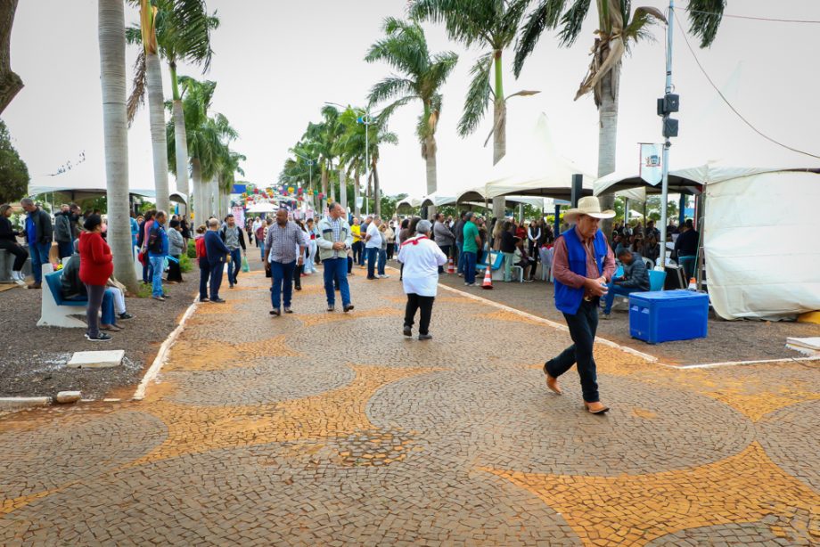 Cemitério Municipal recebeu cerca de 10 mil pessoas no Dia de Finados