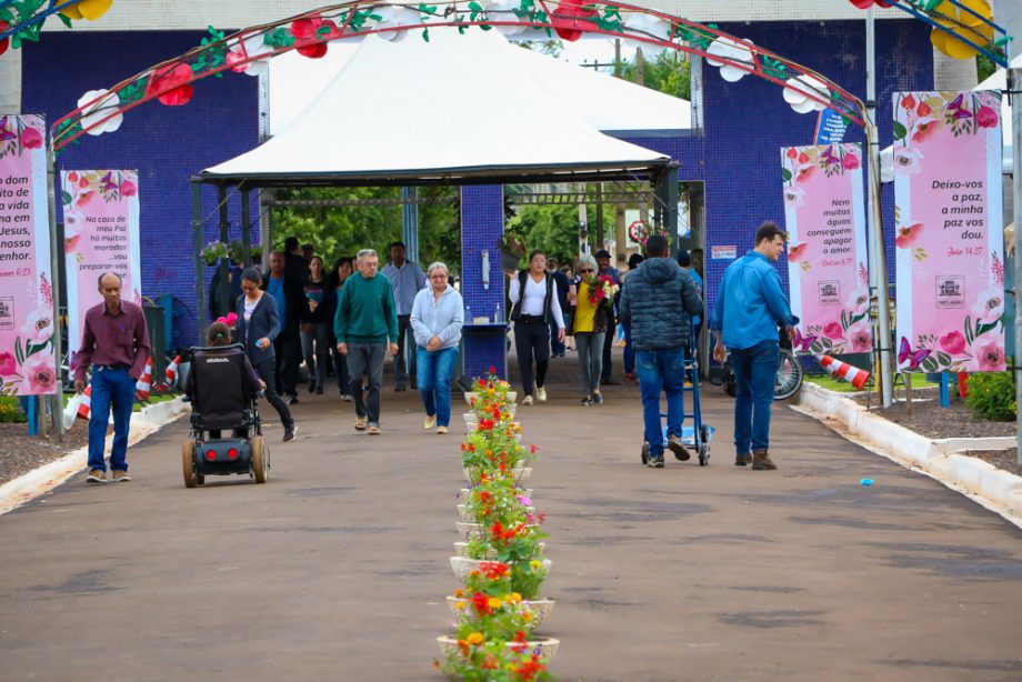 Cemitério Municipal recebeu cerca de 10 mil pessoas no Dia de Finados