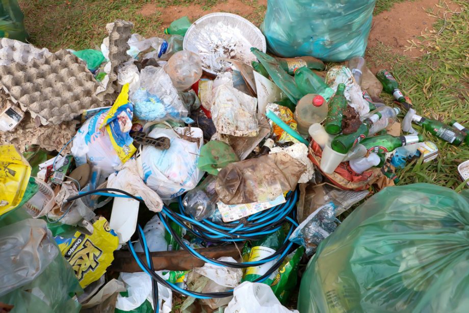 Mutirão de Limpeza retira aproximadamente 300 Kg de lixo da Cascalheira e encerra Semana “Lixo Zero” em Três Lagoas Mutirão de Limpeza retira aproximadamente 300 Kg de lixo da Cascalheira e encerra Semana “Lixo Zero” em Três Lagoas