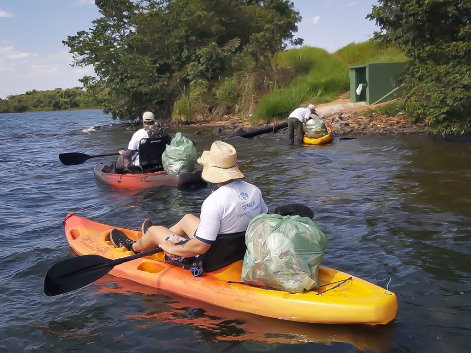 Mutirão de Limpeza retira aproximadamente 300 Kg de lixo da Cascalheira e encerra Semana “Lixo Zero” em Três Lagoas Mutirão de Limpeza retira aproximadamente 300 Kg de lixo da Cascalheira e encerra Semana “Lixo Zero” em Três Lagoas