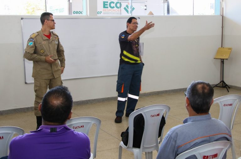 Defesa Civil, Bombeiros e representantes da Indústria se reúnem para apresentação do Plano de Ação Mútua Defesa Civil, Bombeiros e representantes da Indústria se reúnem para apresentação do Plano de Ação Mútua