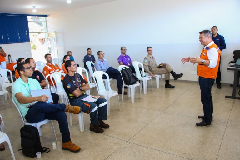 Defesa Civil, Bombeiros e representantes da Indústria se reúnem para apresentação do Plano de Ação Mútua Defesa Civil, Bombeiros e representantes da Indústria se reúnem para apresentação do Plano de Ação Mútua