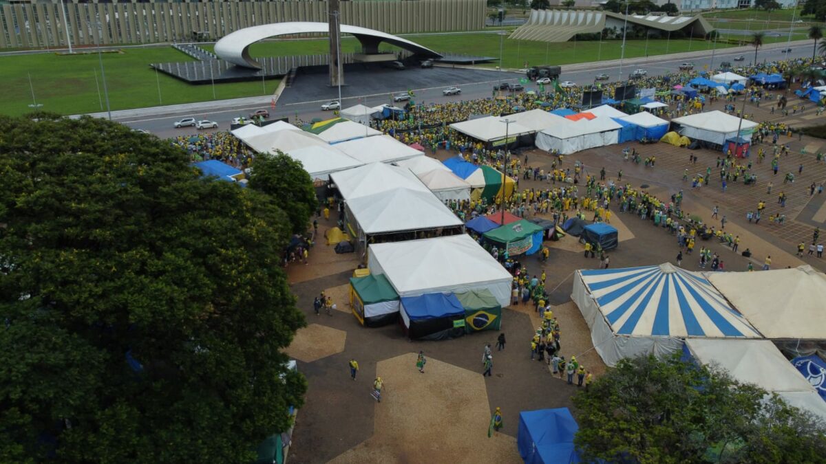 Multidão de verde e amarelo mostra que força patriota tem sido resistente em Brasília Multidão de verde e amarelo mostra que força patriota tem sido resistente em Brasília