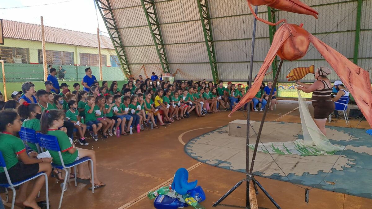 <strong>Espetáculo teatral “Navegantes” busca estimular conscientização ambiental entre estudantes em Bataguassu</strong> <strong>Espetáculo teatral “Navegantes” busca estimular conscientização ambiental entre estudantes em Bataguassu</strong>