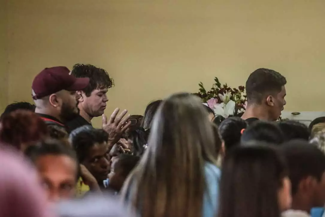No velório de "Estrelinha", lembrança é do sorriso e pedido de presente de Natal