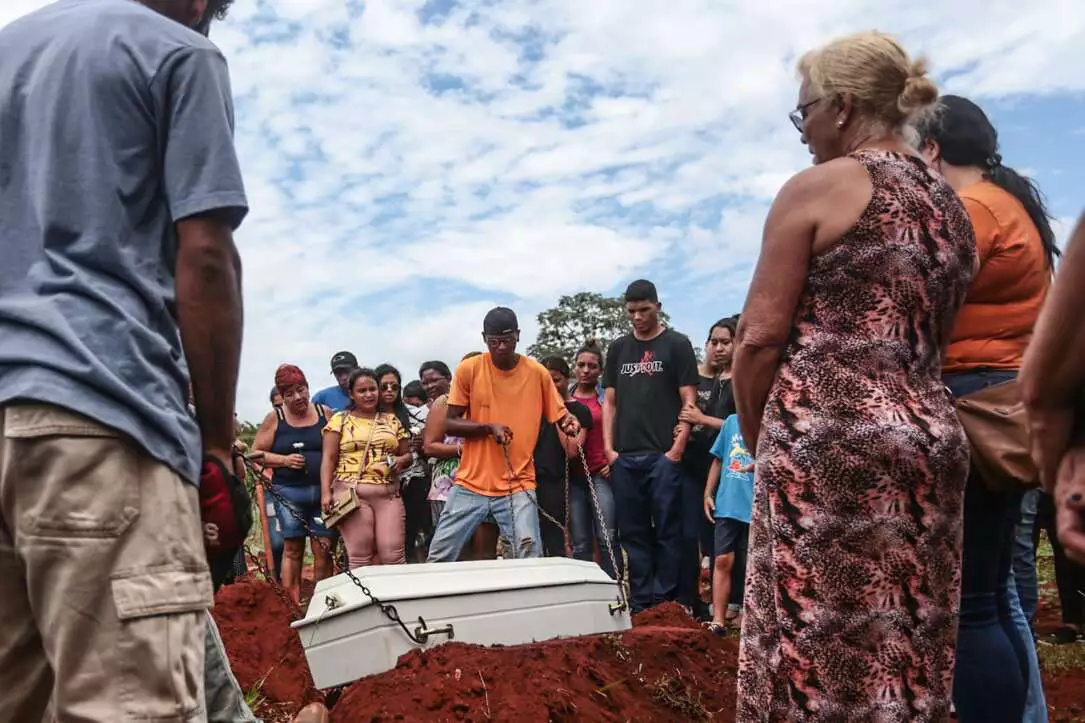 No velório de "Estrelinha", lembrança é do sorriso e pedido de presente de Natal