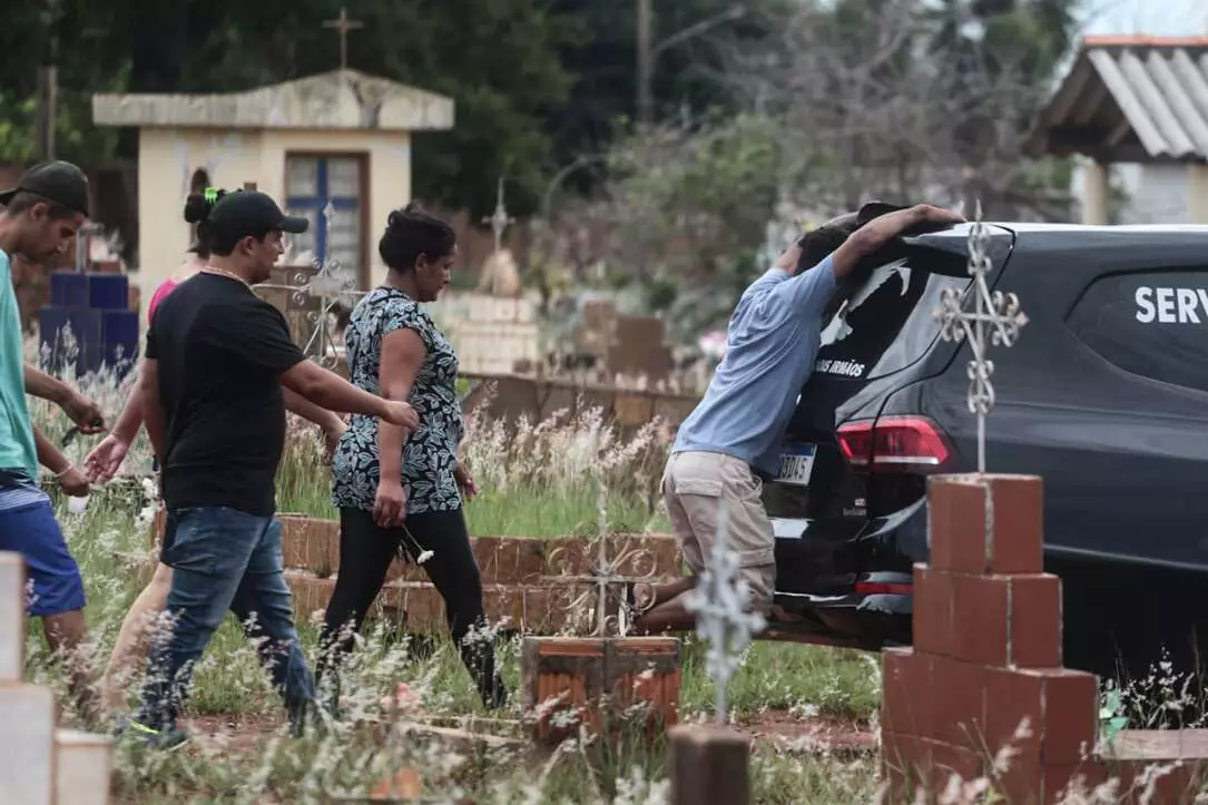 No velório de "Estrelinha", lembrança é do sorriso e pedido de presente de Natal