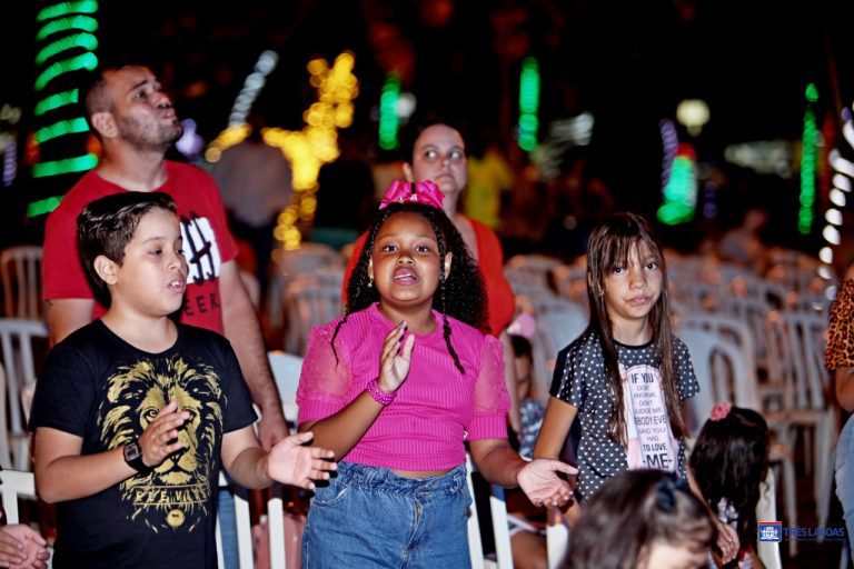 SERENATA DE NATAL –  Espetáculo de dança e muita música com shows do quarteto musical e projeto municipal são as atrações desta quarta-feira (21)