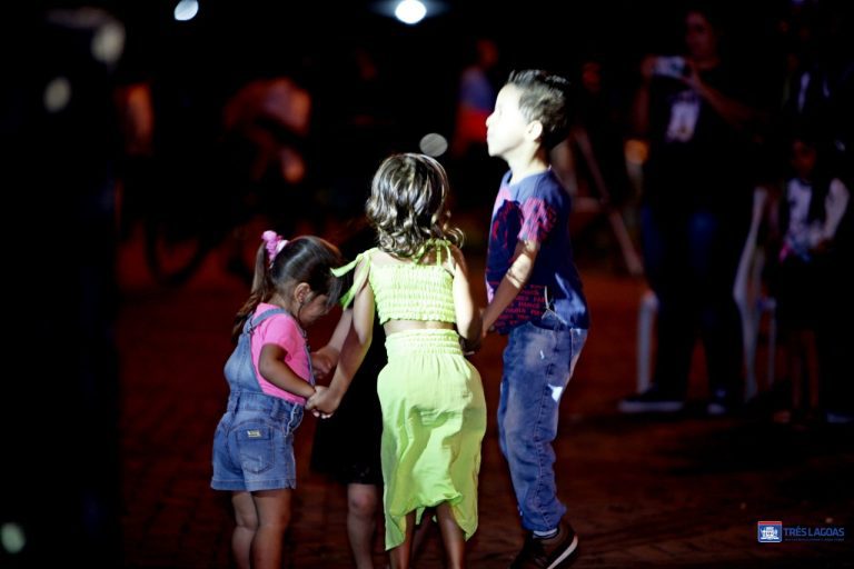 SERENATA DE NATAL –  Espetáculo de dança e muita música com shows do quarteto musical e projeto municipal são as atrações desta quarta-feira (21)