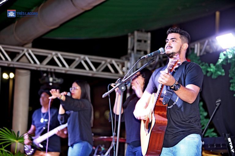 SERENATA DE NATAL –  Espetáculo de dança e muita música com shows do quarteto musical e projeto municipal são as atrações desta quarta-feira (21)