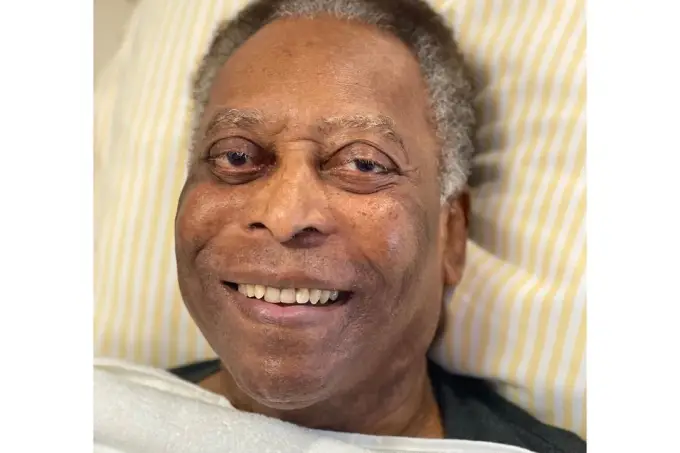 Pelé tem progressão de doença oncológica, informa boletim médico