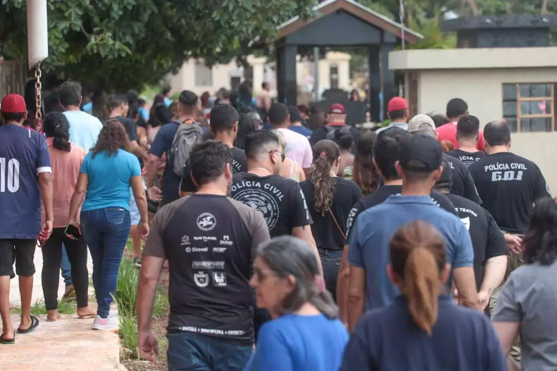 No velório de "Estrelinha", lembrança é do sorriso e pedido de presente de Natal