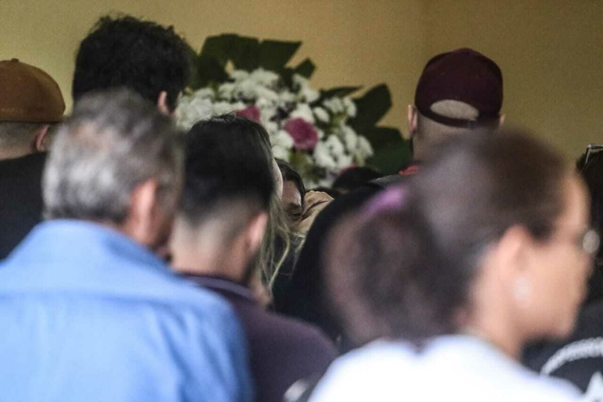 No velório de "Estrelinha", lembrança é do sorriso e pedido de presente de Natal