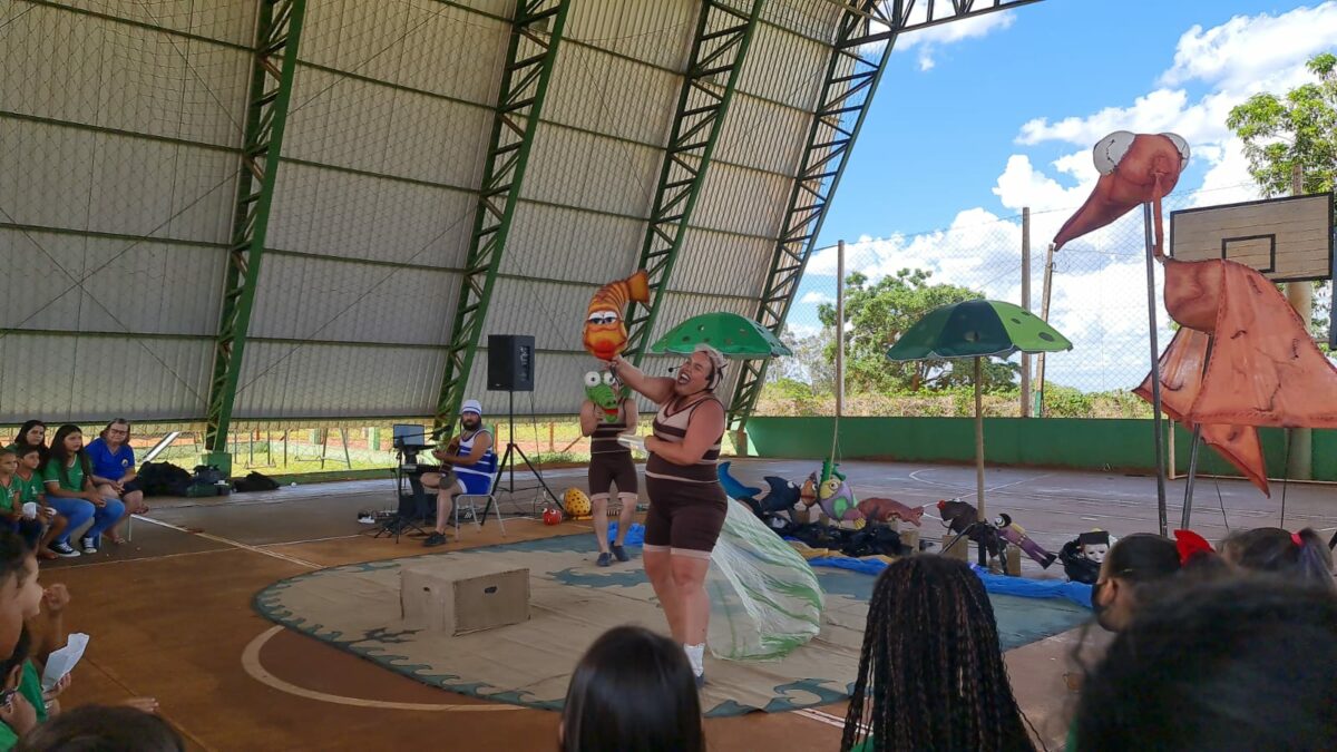 <strong>Espetáculo teatral “Navegantes” busca estimular conscientização ambiental entre estudantes em Bataguassu</strong> <strong>Espetáculo teatral “Navegantes” busca estimular conscientização ambiental entre estudantes em Bataguassu</strong>