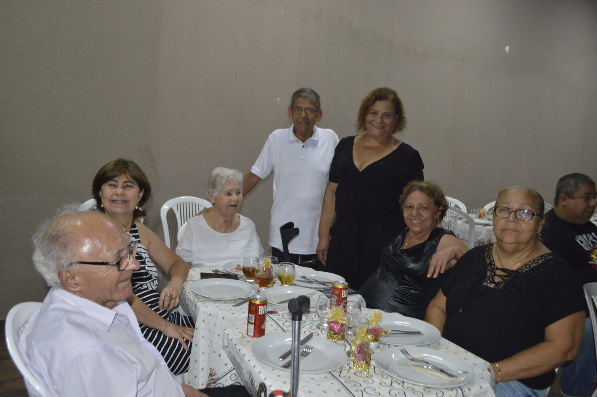 Amigos de ginásio, de 50 anos, realizam Confraternização de Natal e Ano Novo