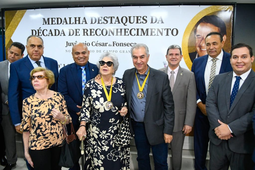 Governador é homenageado com Medalha da Década e anuncia R$ 140 milhões de investimentos para a Capital Governador é homenageado com Medalha da Década e anuncia R$ 140 milhões de investimentos para a Capital