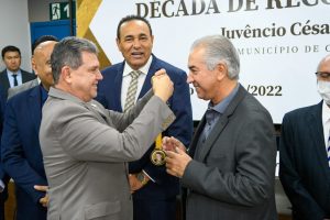 Governador é homenageado com Medalha da Década e anuncia R$ 140 milhões de investimentos para a Capital Governador é homenageado com Medalha da Década e anuncia R$ 140 milhões de investimentos para a Capital
