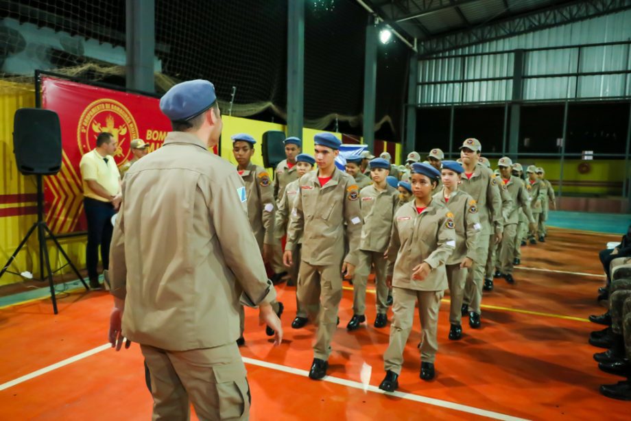 SMAS realiza graduação dos jovens SCFV Bombeiros do Amanhã SMAS realiza graduação dos jovens SCFV Bombeiros do Amanhã
