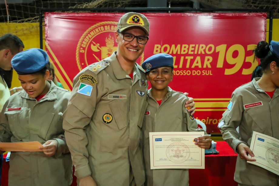 SMAS realiza graduação dos jovens SCFV Bombeiros do Amanhã SMAS realiza graduação dos jovens SCFV Bombeiros do Amanhã