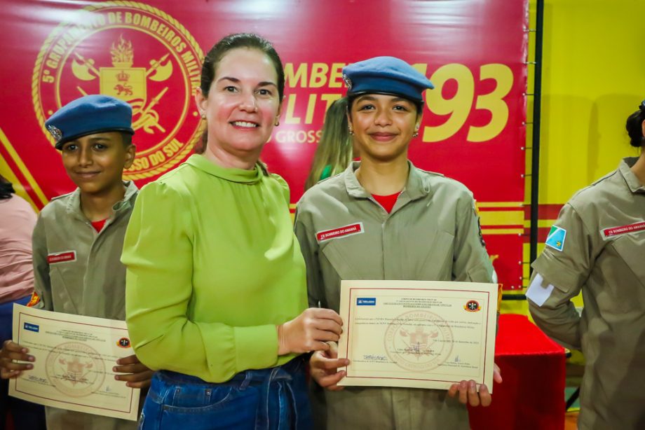 SMAS realiza graduação dos jovens SCFV Bombeiros do Amanhã SMAS realiza graduação dos jovens SCFV Bombeiros do Amanhã