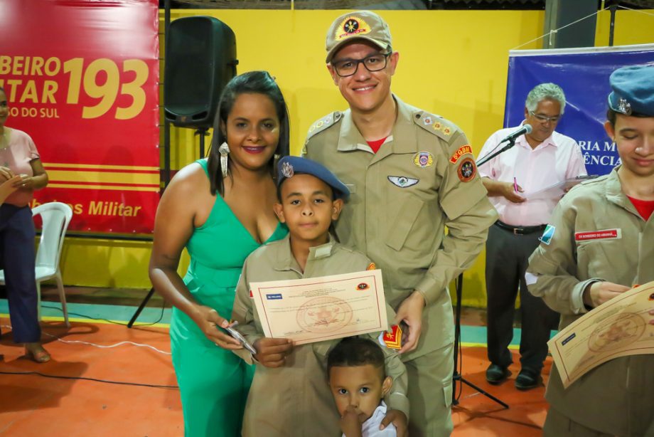 SMAS realiza graduação dos jovens SCFV Bombeiros do Amanhã SMAS realiza graduação dos jovens SCFV Bombeiros do Amanhã