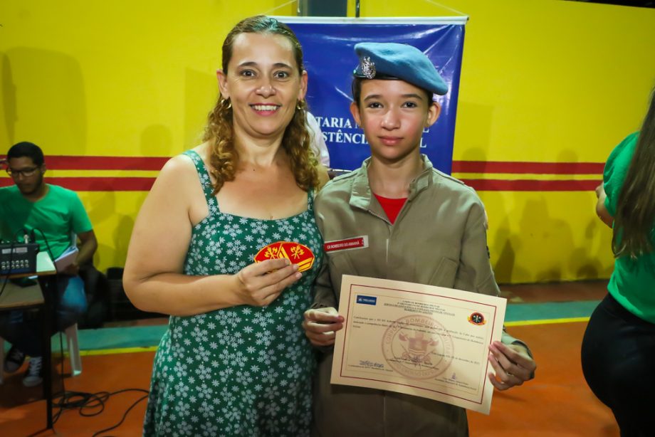 SMAS realiza graduação dos jovens SCFV Bombeiros do Amanhã SMAS realiza graduação dos jovens SCFV Bombeiros do Amanhã