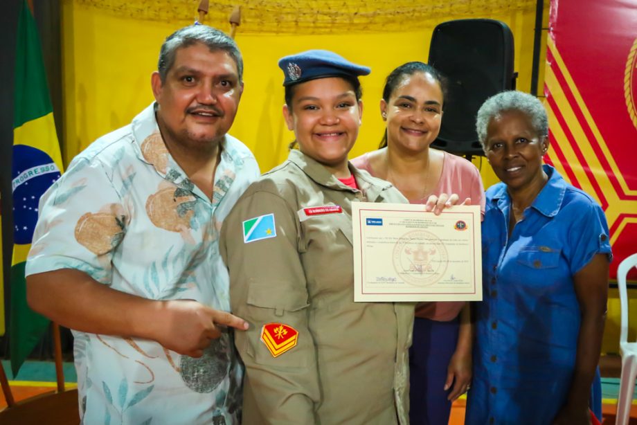 SMAS realiza graduação dos jovens SCFV Bombeiros do Amanhã SMAS realiza graduação dos jovens SCFV Bombeiros do Amanhã