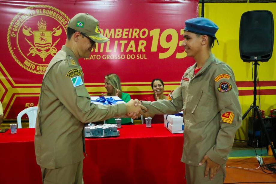 SMAS realiza graduação dos jovens SCFV Bombeiros do Amanhã SMAS realiza graduação dos jovens SCFV Bombeiros do Amanhã
