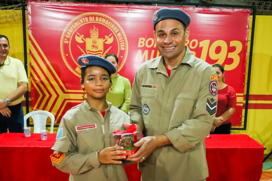 SMAS realiza graduação dos jovens SCFV Bombeiros do Amanhã SMAS realiza graduação dos jovens SCFV Bombeiros do Amanhã