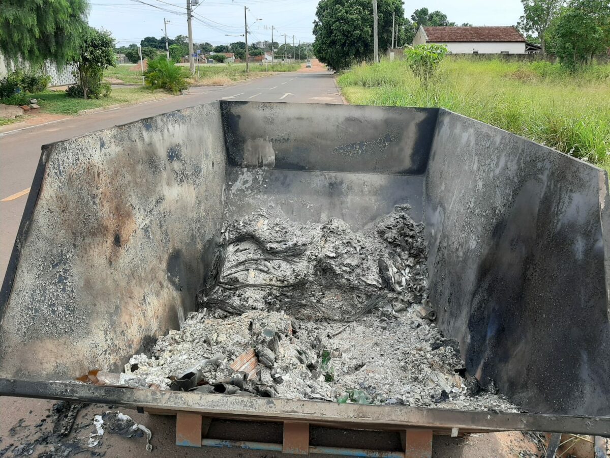 <strong>CRIME - Caçambas são incendiadas e compromete andamento do Mutirão da Limpeza nos bairros de Três Lagoas</strong>