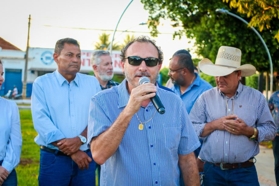 Guerreiro entrega nova alça de acesso da Av. Rosário Congro e 1ª etapa da pavimentação da Av. Custódio Andries Guerreiro entrega nova alça de acesso da Av. Rosário Congro e 1ª etapa da pavimentação da Av. Custódio Andries