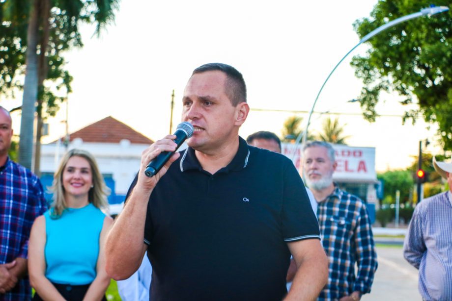Guerreiro entrega nova alça de acesso da Av. Rosário Congro e 1ª etapa da pavimentação da Av. Custódio Andries Guerreiro entrega nova alça de acesso da Av. Rosário Congro e 1ª etapa da pavimentação da Av. Custódio Andries