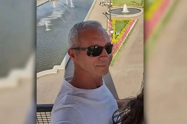 Empresário tira a própria vida ao mulher pedir para ver o celular dele Empresário tira a própria vida ao mulher pedir para ver o celular dele