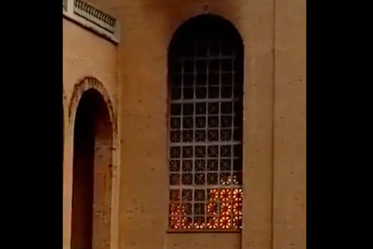 Incêndio na Basílica de Aparecida foi causado por uma vela com embalagem Incêndio na Basílica de Aparecida foi causado por uma vela com embalagem